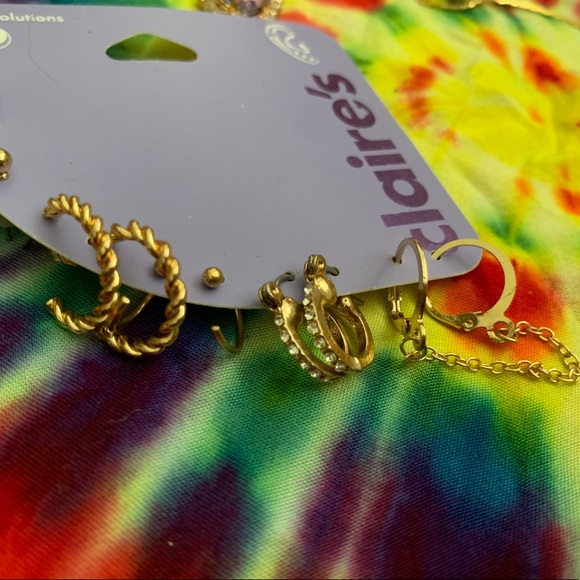 8 Pairs of claire's gold earrings - Picture 2 of 5